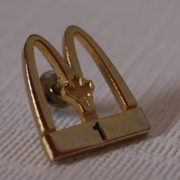 McDonald's Employee Pin Golden Arches 1 - Picture 1 of 2